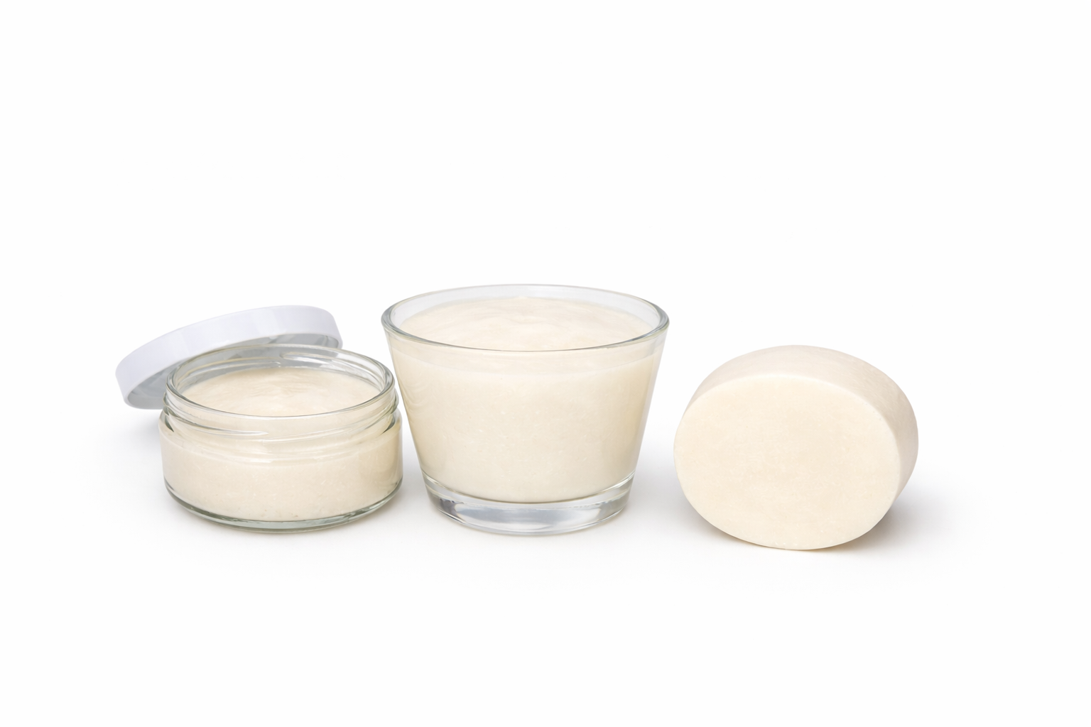 Sensitiv Rasierseife in cremeweiß im Glas mit Rasierseifenstück