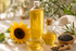 Sonnenblumenöl für Naturkosmetik, Seifenherstellung und DIY-Kosmetik mit Sonnenblume und Sonnenblumenkerne